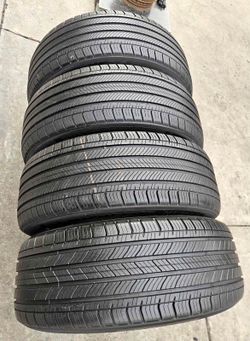 235/55/19 Michelin 📍📍 Vendo un set de llantas con 80% de vida las 4 📍🌟