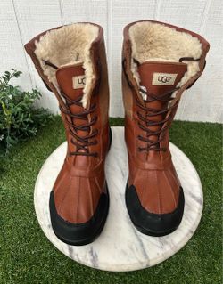 UGG Adirondack Men’s size 10.5 Snow boots waterproof very cozy and warm inside