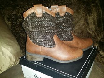 Nib slouch Boots 5 1/2 5.5. $10 new