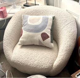 Round faux shearling dorm chair