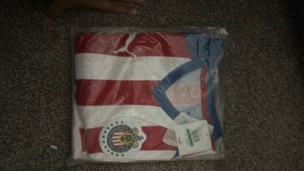 Soccer jerseys  2 mediums 2 large and 1 XL