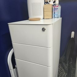 Locking Filing Cabinet 