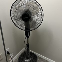 Pedestal fan With Remote