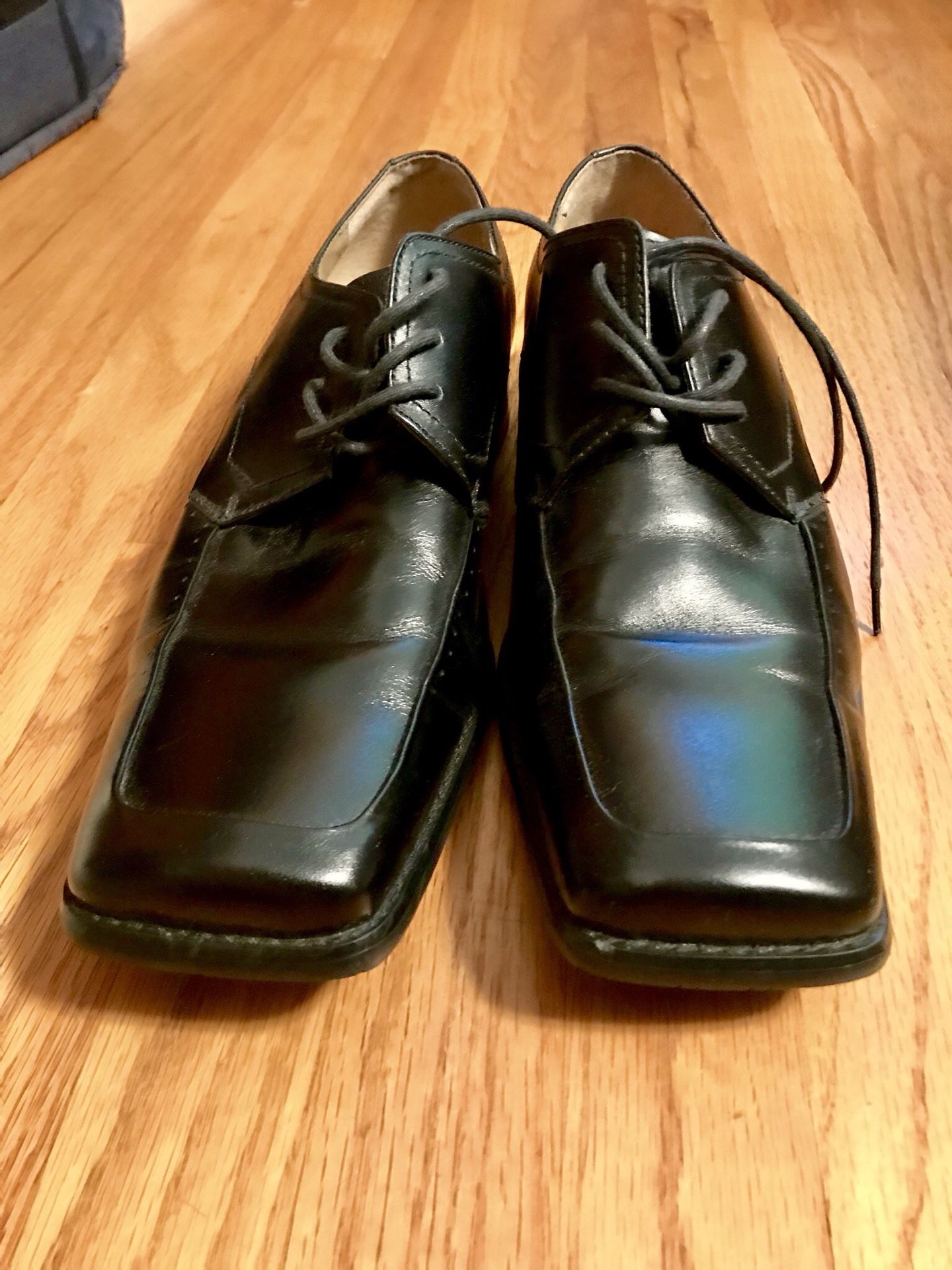 Zengara Men’s Square Toe Lace-Up Dress Shoe