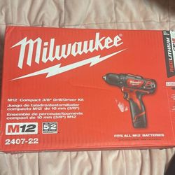 Milwaukee M12 Drill Kit