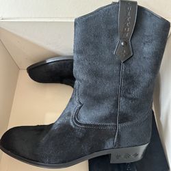 Gorgeous Male Black Pony LV Boots