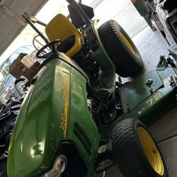 John Deere 2520 Tractor With MOWER DECK PLUS BACK BLADE