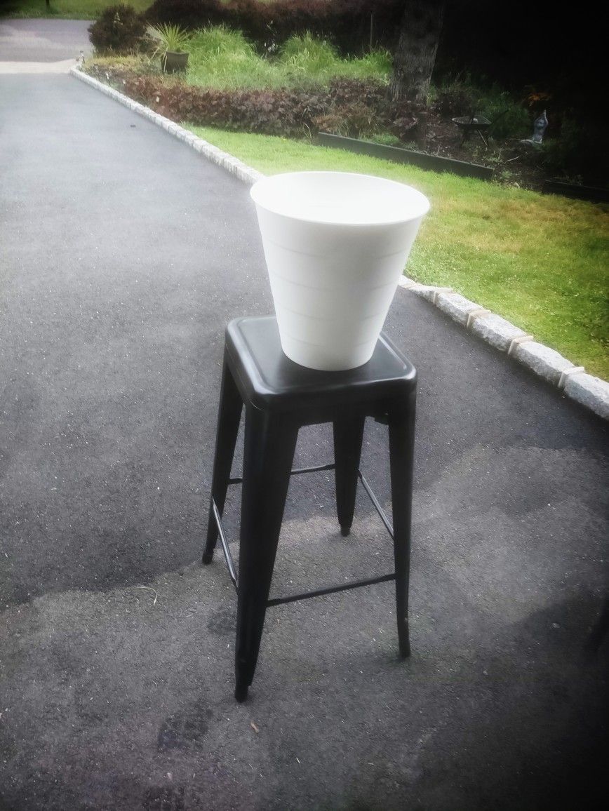 All Metal Plant Stand -30 Inches Tall