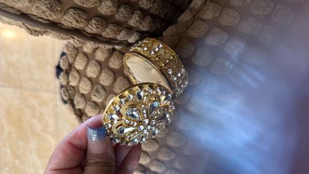 For sale Gold ring holder