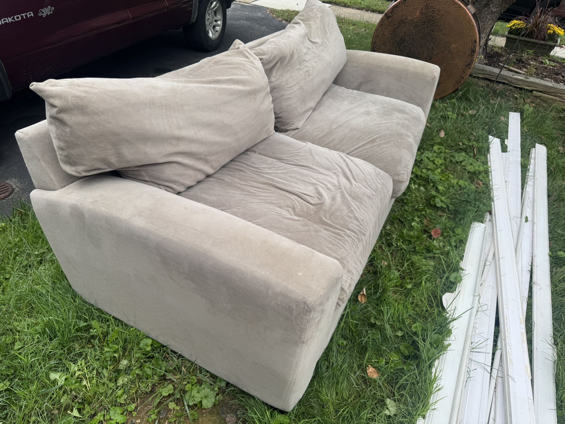 FREE GREY SOFA SET