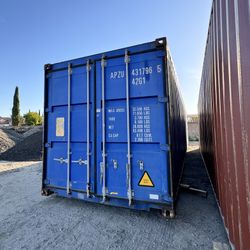 40ft Shipping Container/FREE DELIVERY 