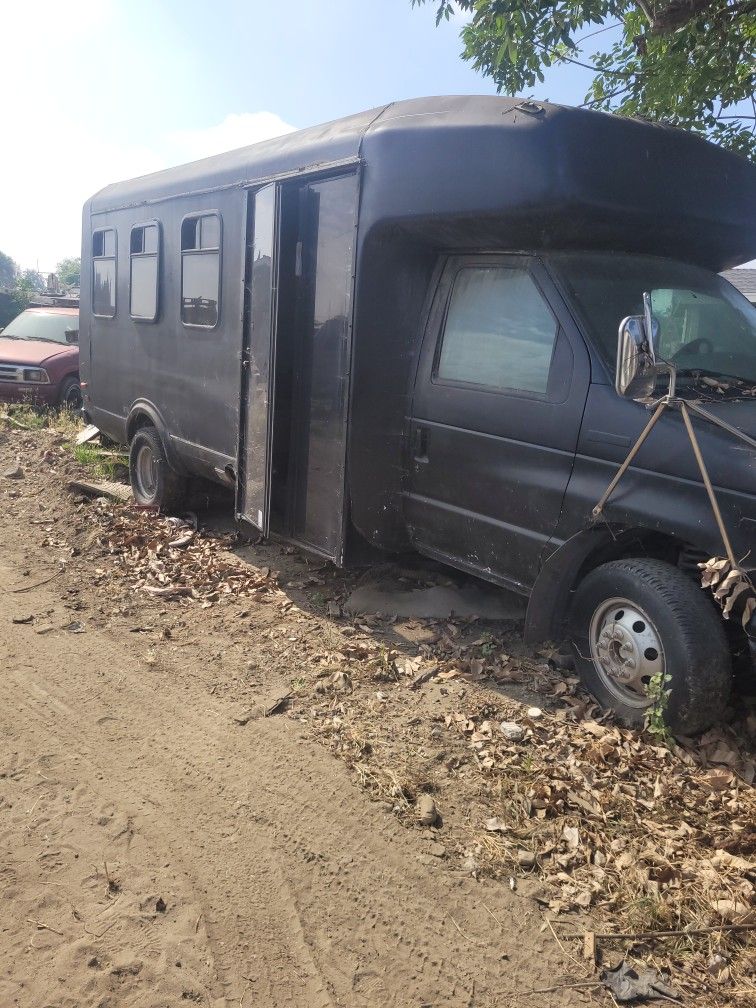 Ford Super Duty Shuttle