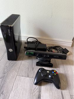 Xbox 360 slim 250 GB with Kinect and 1 controller