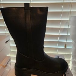 Woman Boots Size 6.5 And 7 And 7.5 And 8