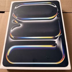 iPad Pro 13inch 2TB NanoTexture Glass M5 (SEALED)