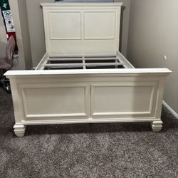 White Full Size Bed 