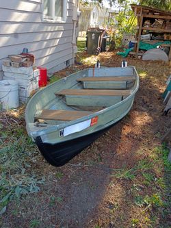 Lake Boat  for only $250
