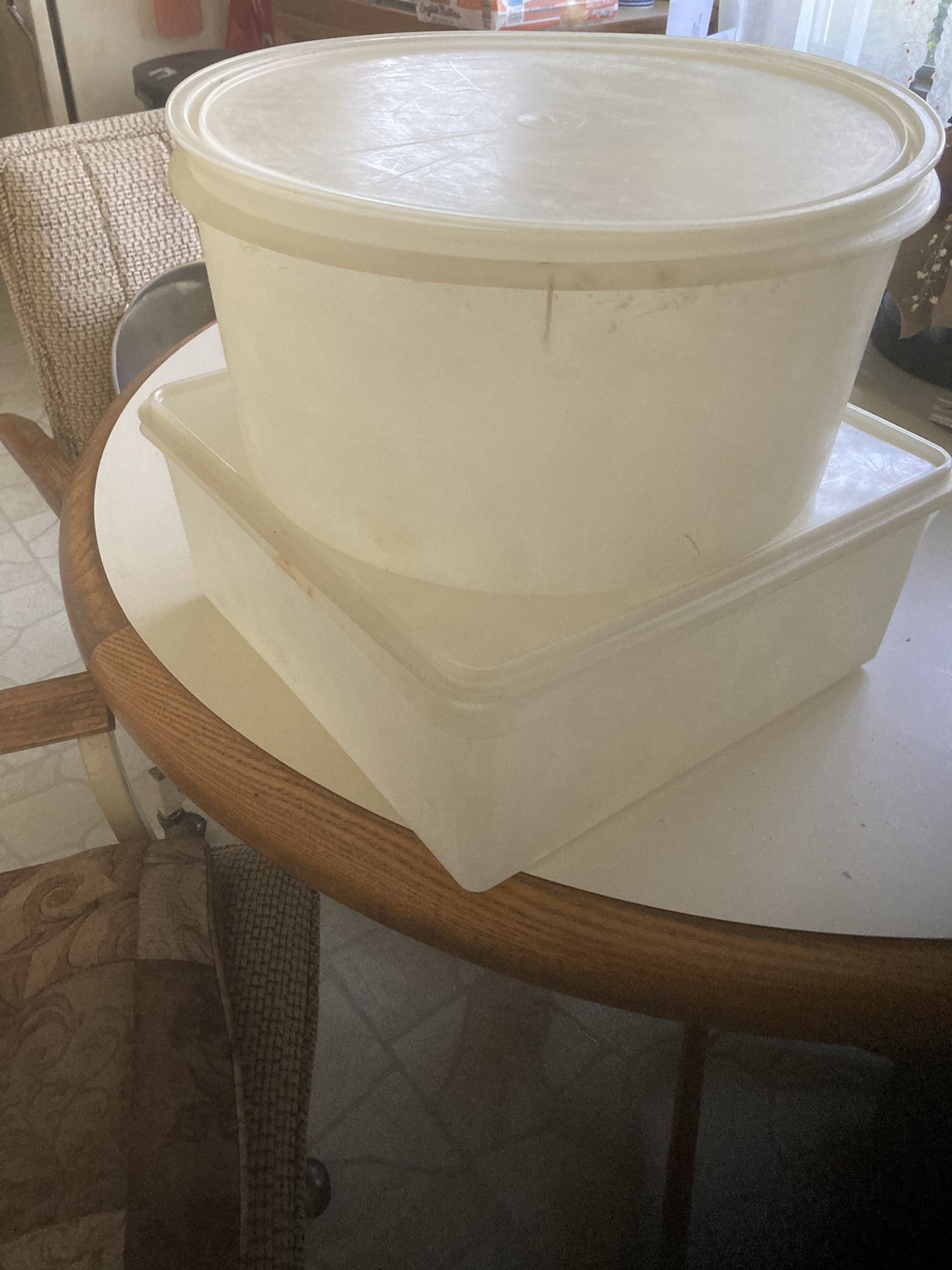 VINTAGE TUPPERWARE LARGE STORAGE for Sale in Brentwood, NY - OfferUp