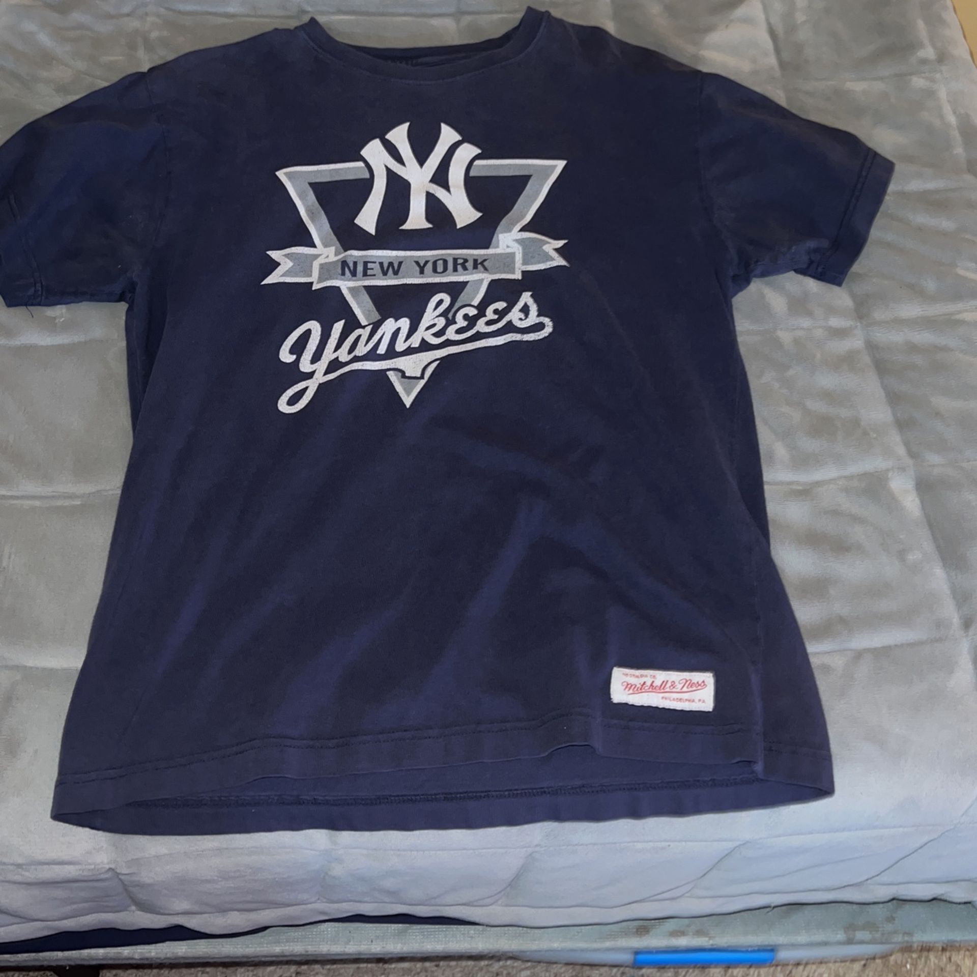 Yankees Tee (Men's Large) for Sale in Albany, NY - OfferUp