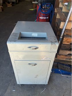 Industrial paper shredder