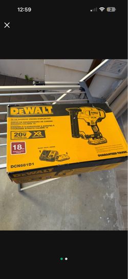 DEWALT 20V MAX Narrow Crown Stapler Kit 18GA with charger