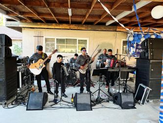 Grupo versátil amenazamos toda clase de eventos bodas 15 años bautizos cumpleaños aniversarios y muchas celebraciones más Contamos con equipo de audio