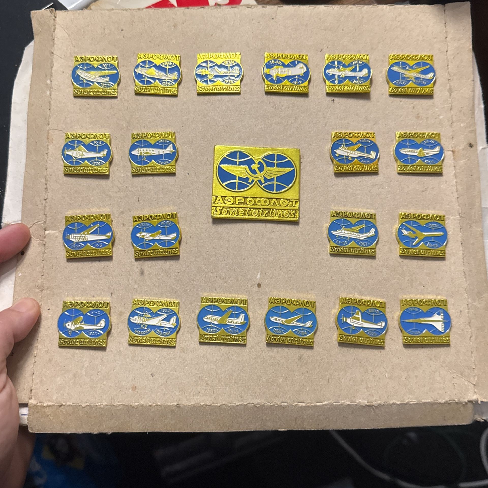 CLASSIC AEROFLOT SOVIET AIRLINES ENAMEL AVIATION CREW LOGO PLANE PIN BADGE