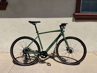 Ozark Trail G.1 Explorer Flat Bar 700C Multi-Use Bike (Size Large Frame)
