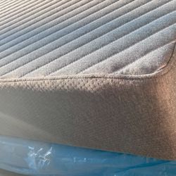 Siena 10” Signature Memory Foam Mattress, Queen, Like New, Perfect Condition