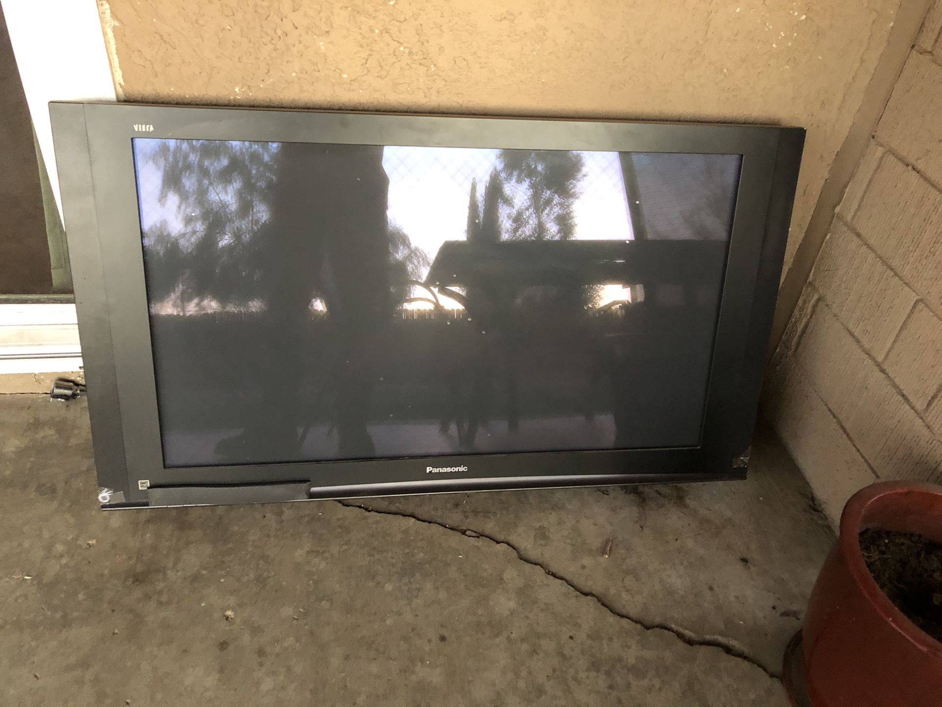 42 inch Panasonic tv with wall mount