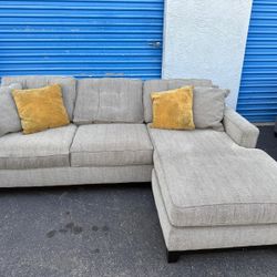 Beautiful Sectional Couch Gray 🛋 Very Clean 🛋 