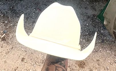 Cowboy hat Stetson 30x  white size 7 also have a 6 7/8