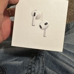 4th Generation AirPods 