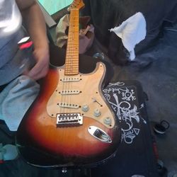 VINTAGE HARMONY  REBEL GUITAR 