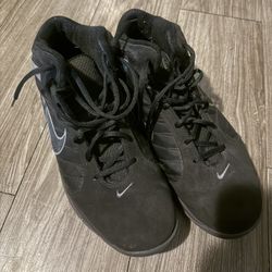 Black Nike Shoes