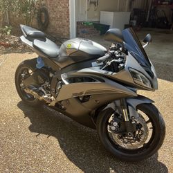 Yamaha R6 