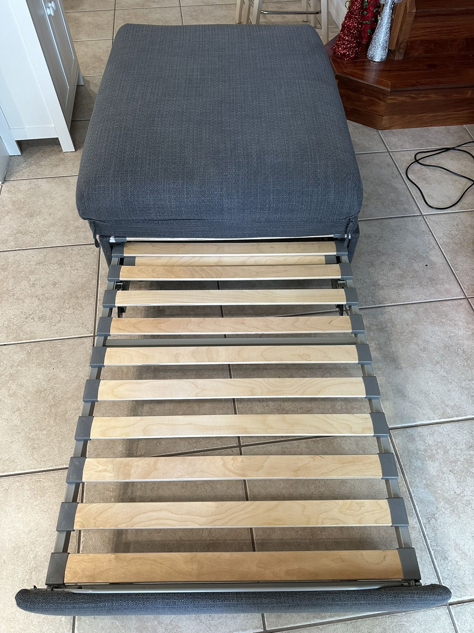 Ottoman Convertible twin Bed 