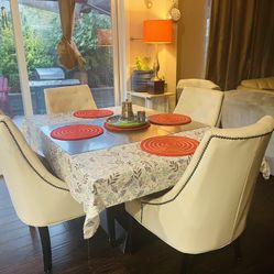 Good Condition and Table Is Extendable 