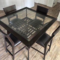 Table + 4 Chairs