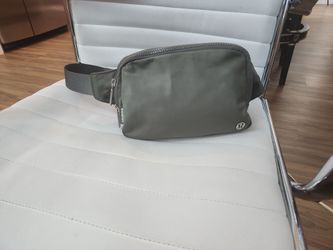LuLuLemon Everywhere Belt Bag