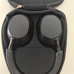 Sony WH-1000XM5 headphone