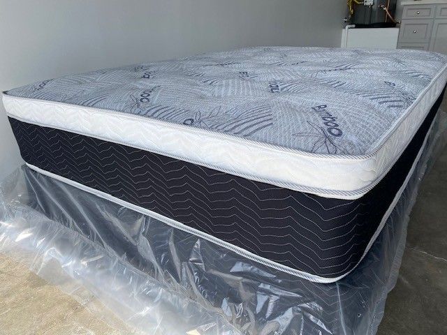 Cal King Euro Bamboo Pillow Top!•••