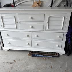 Solid wood Queen bedroom set