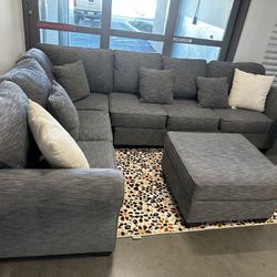 GRAY SECTIONAL COUCH W/ FREE DELIVERY 