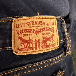 2 Levi Jeans 