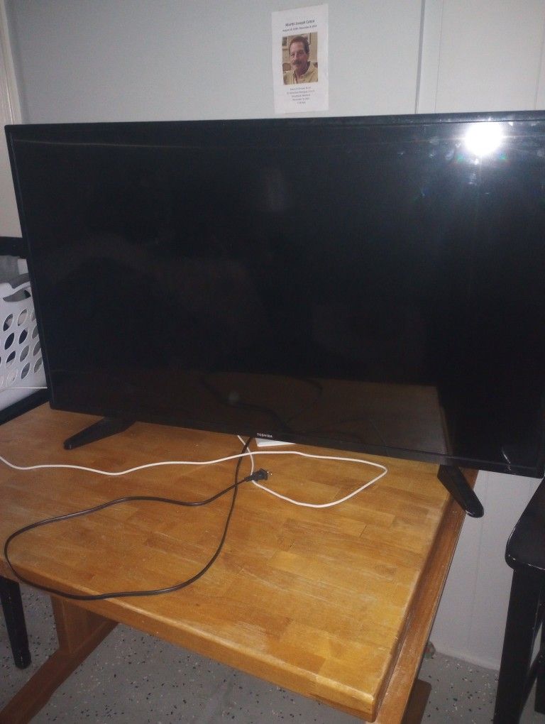 Toshiba 50 Inch Flat Screen Selling For Parts Or To Be Fixed