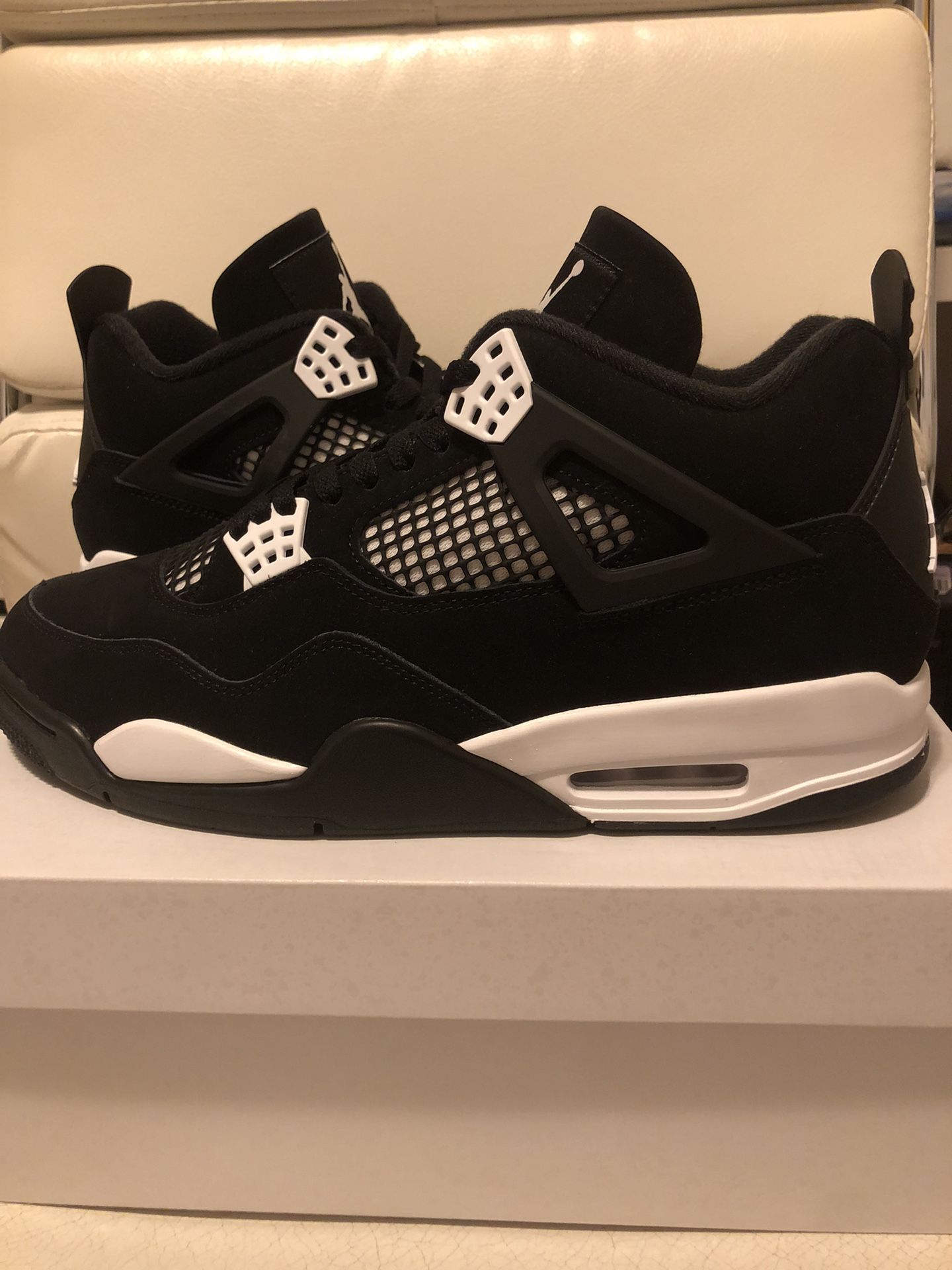Jordan 4 White Thunder Size 11