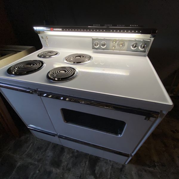 Vintage GE Electric Range. Works Perfectly! FREE for Sale in WA