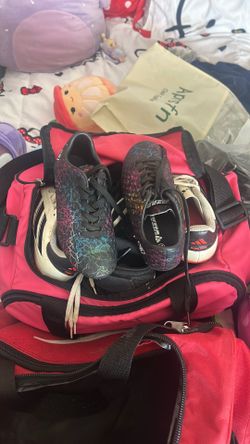 Soccer shoes