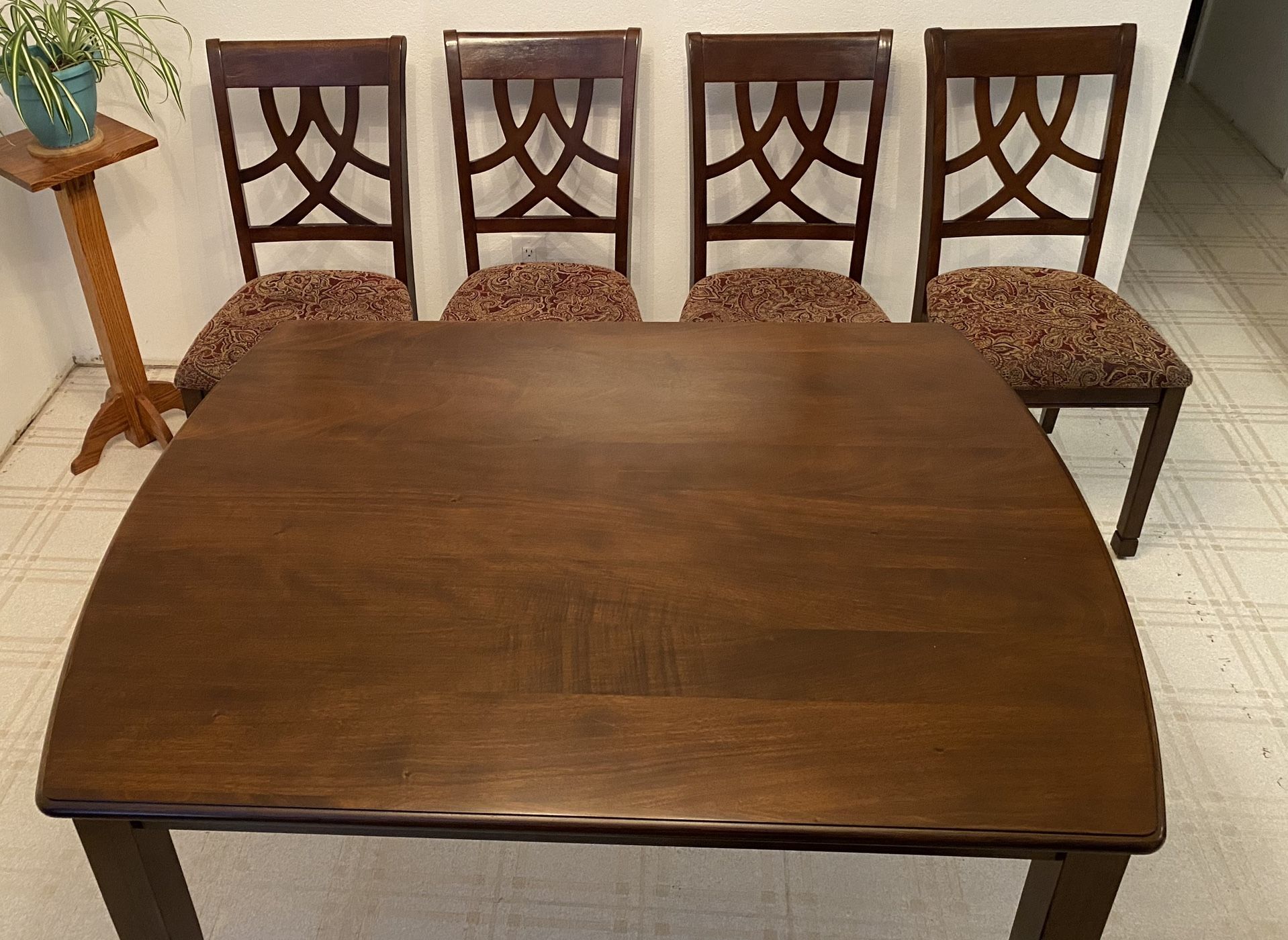Five Peice Beautiful Dining Set